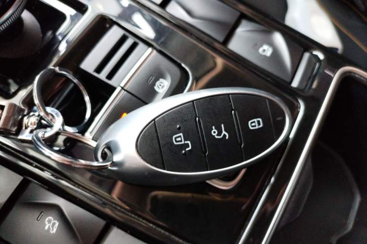 Used Bestune T77 2023 1.5T Automatic Luxury Model Vehicle Key
