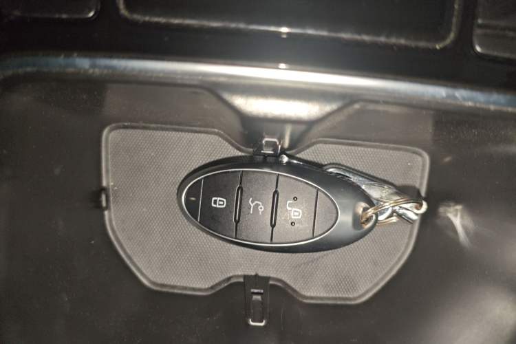 Used Bestune T77 2023 1.5T Automatic Luxury Model Vehicle Key