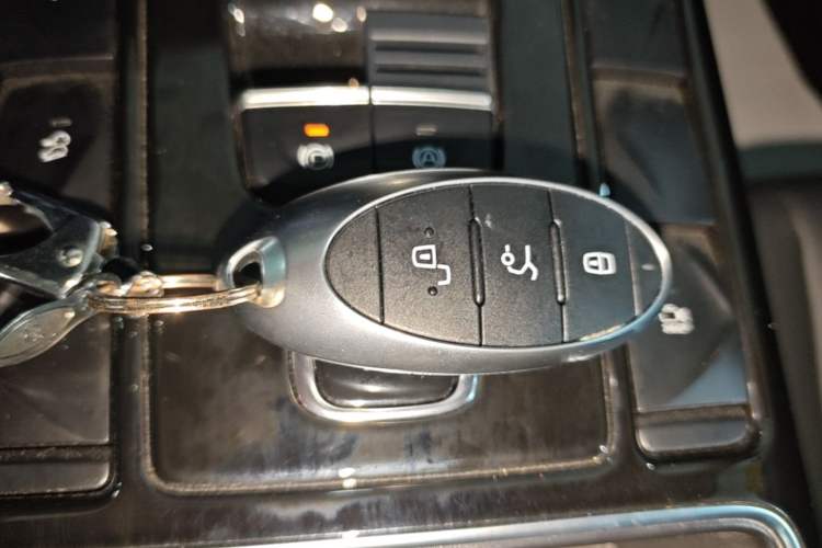 Used Bestune T77 2023 1.5T Automatic Luxury Model Vehicle Key