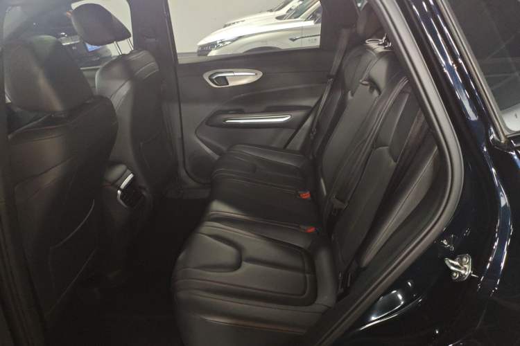 Used Bestune T90 2025 Dragon Edition 1.5T Enjoyment Model Black Knight Left Rear Seat