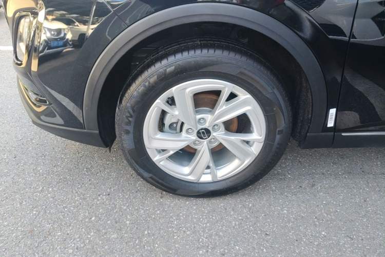 Used Bestune T90 2023 1.5T DCT Automatic Luxury Edition Left Front Wheel Hub