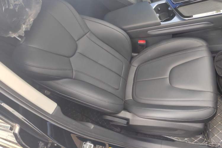 Used Bestune T90 2023 1.5T DCT Automatic Luxury Edition Right Front Seat