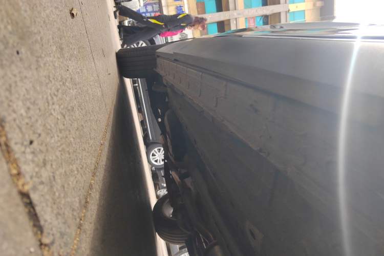 Used Bestune T90 2023 1.5T DCT Automatic Luxury Edition Right Side Sill