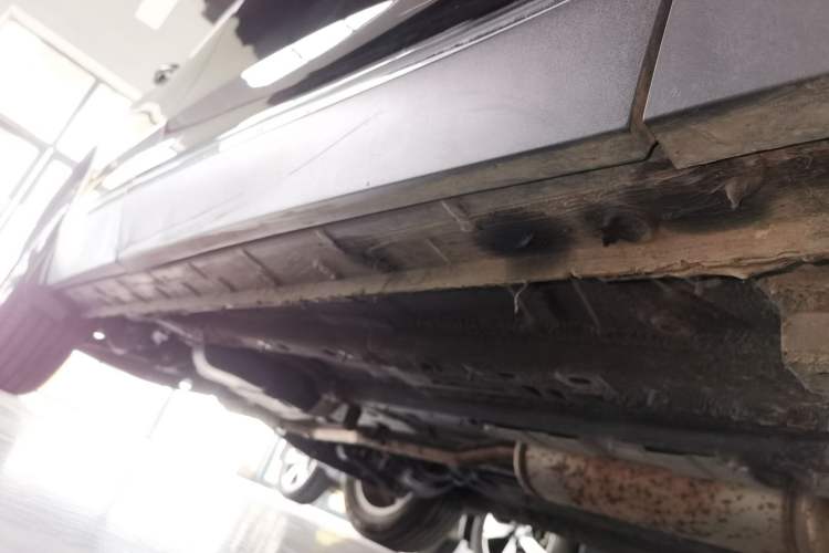 Used Bestune T90 2023 1.5T DCT Automatic Luxury Edition Right Side Sill