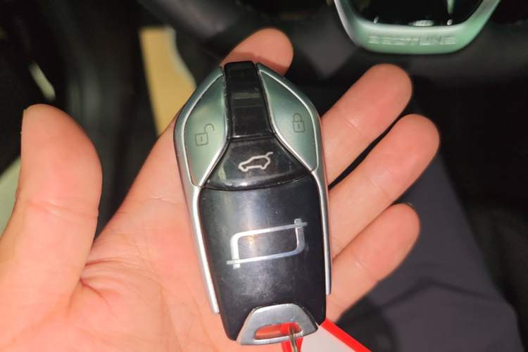 Used Bestune T90 2023 1.5T DCT Automatic Prestige Edition Vehicle Key
