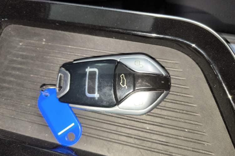 Used Bestune T90 2023 1.5T DCT Automatic Prestige Edition Vehicle Key
