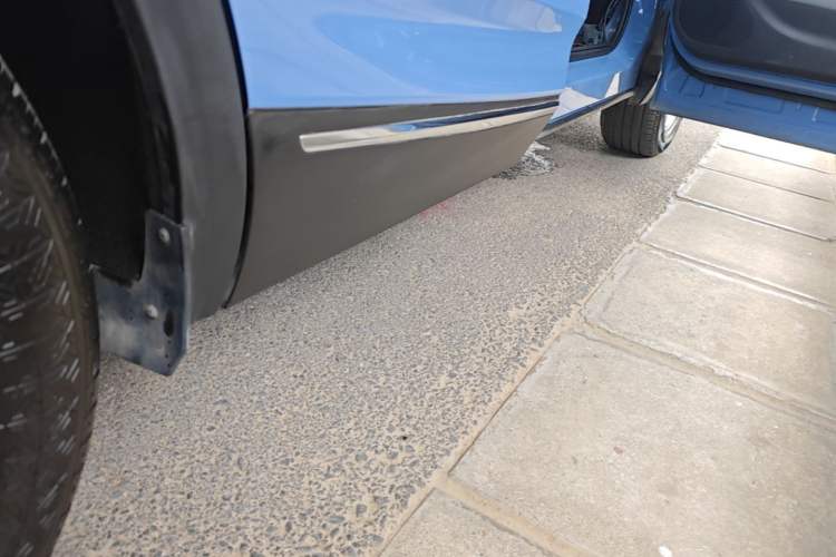 Used Bestune T90 2023 1.5T DCT Automatic Luxury Edition Right Side Sill