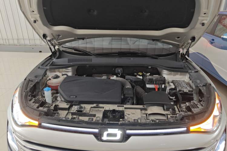 Used Bestune T90 2023 2.0T Automatic Flagship Edition Engine Bay