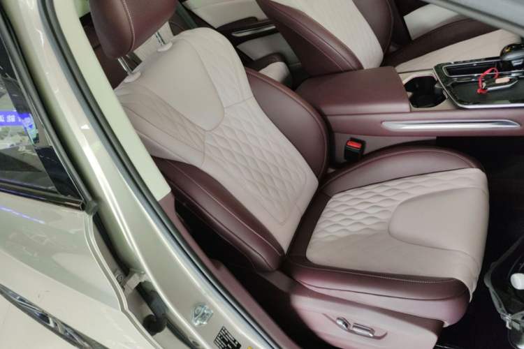 Used Bestune T90 2023 2.0T Automatic Flagship Edition Interior 4