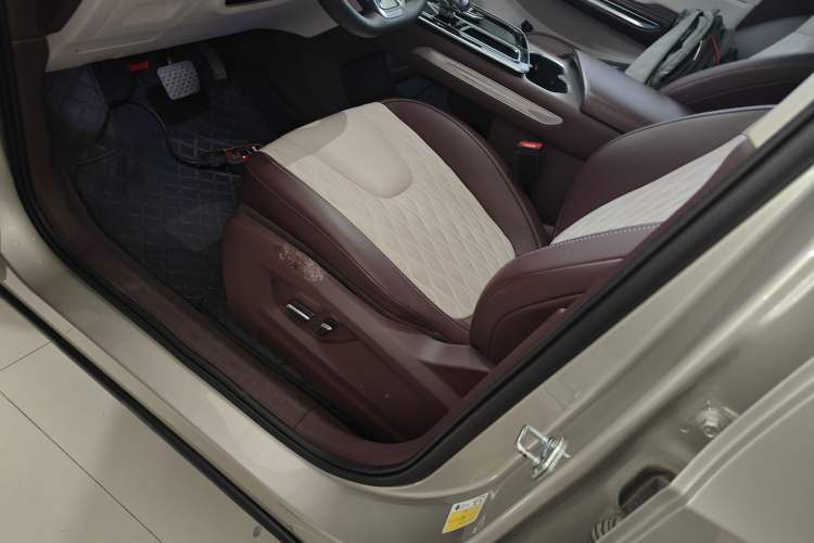 Used Bestune T90 2023 2.0T Automatic Flagship Edition Left Front Seat