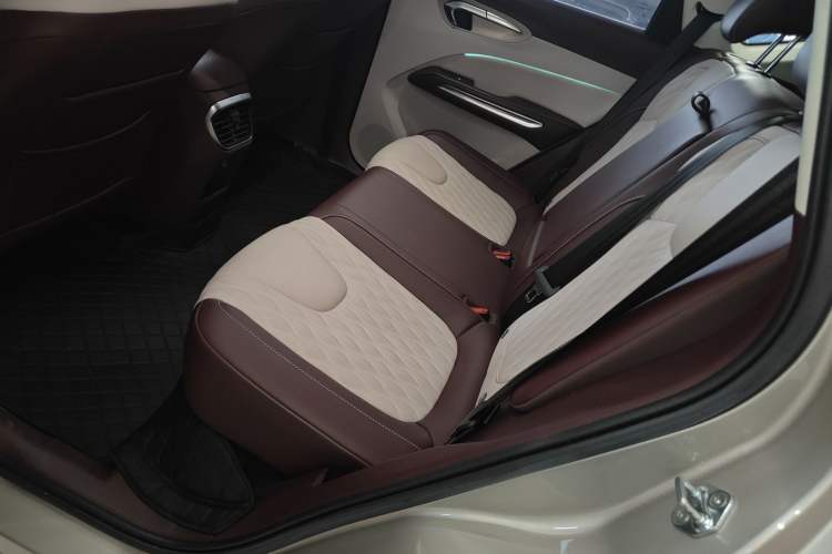 Used Bestune T90 2023 2.0T Automatic Flagship Edition Left Rear Seat