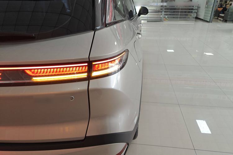 Used Bestune T90 2023 2.0T Automatic Flagship Edition Right Rear Taillight