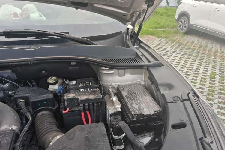 Used Bestune T90 2023 2.0T Automatic Flagship Edition Engine Bay Left