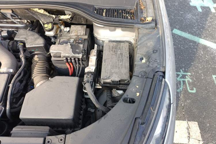 Used Bestune T90 2023 2.0T Automatic Flagship Edition Engine Bay Left
