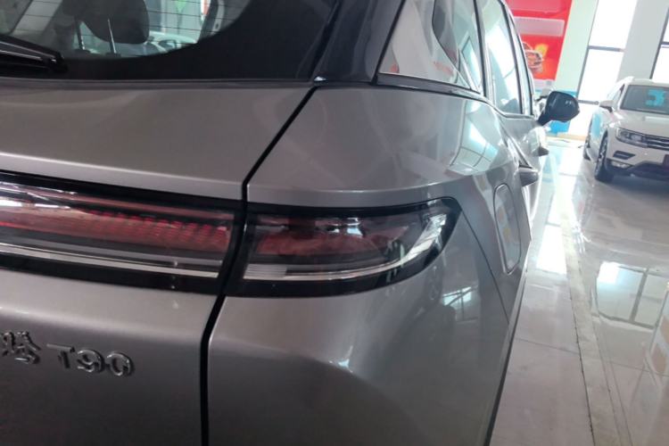 Used Bestune T90 2023 1.5T DCT Automatic Luxury Edition Right Rear Taillight
