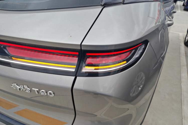 Used Bestune T90 2023 1.5T DCT Automatic Luxury Edition Right Rear Taillight