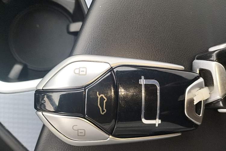 Used Bestune T90 2023 1.5T DCT Automatic Prestige Edition Vehicle Key