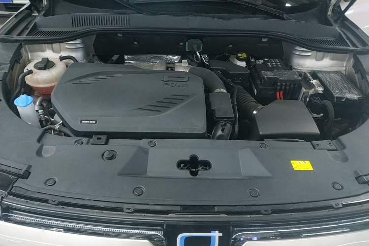 Used Bestune T90 2023 2.0T Automatic Flagship Edition Engine Bay