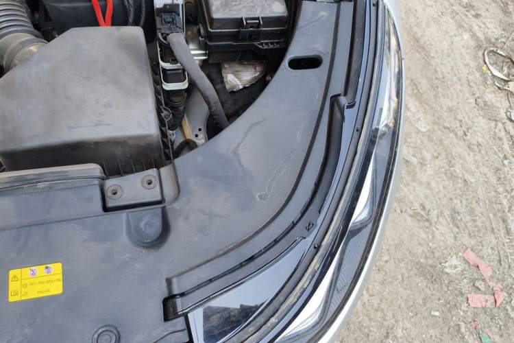 Used Bestune T90 2023 2.0T Automatic Flagship Edition Engine Bay Left