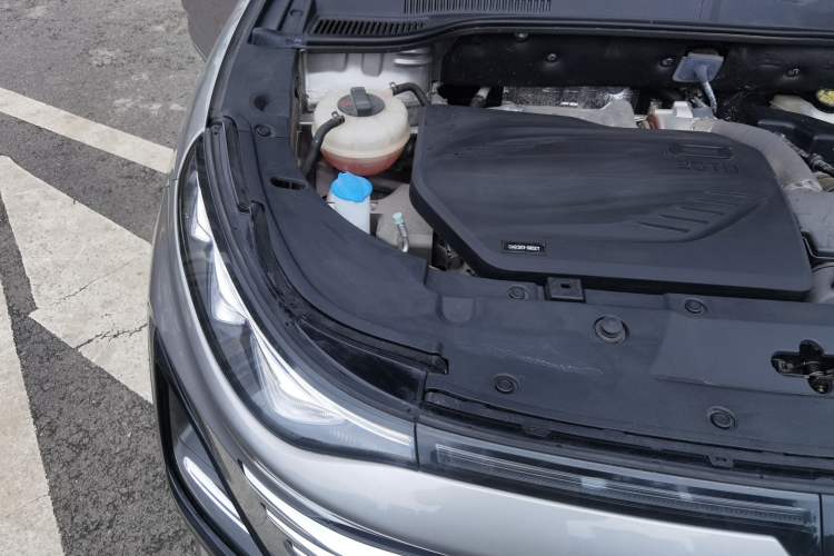 Used Bestune T90 2023 2.0T Automatic Flagship Edition Engine Bay Right