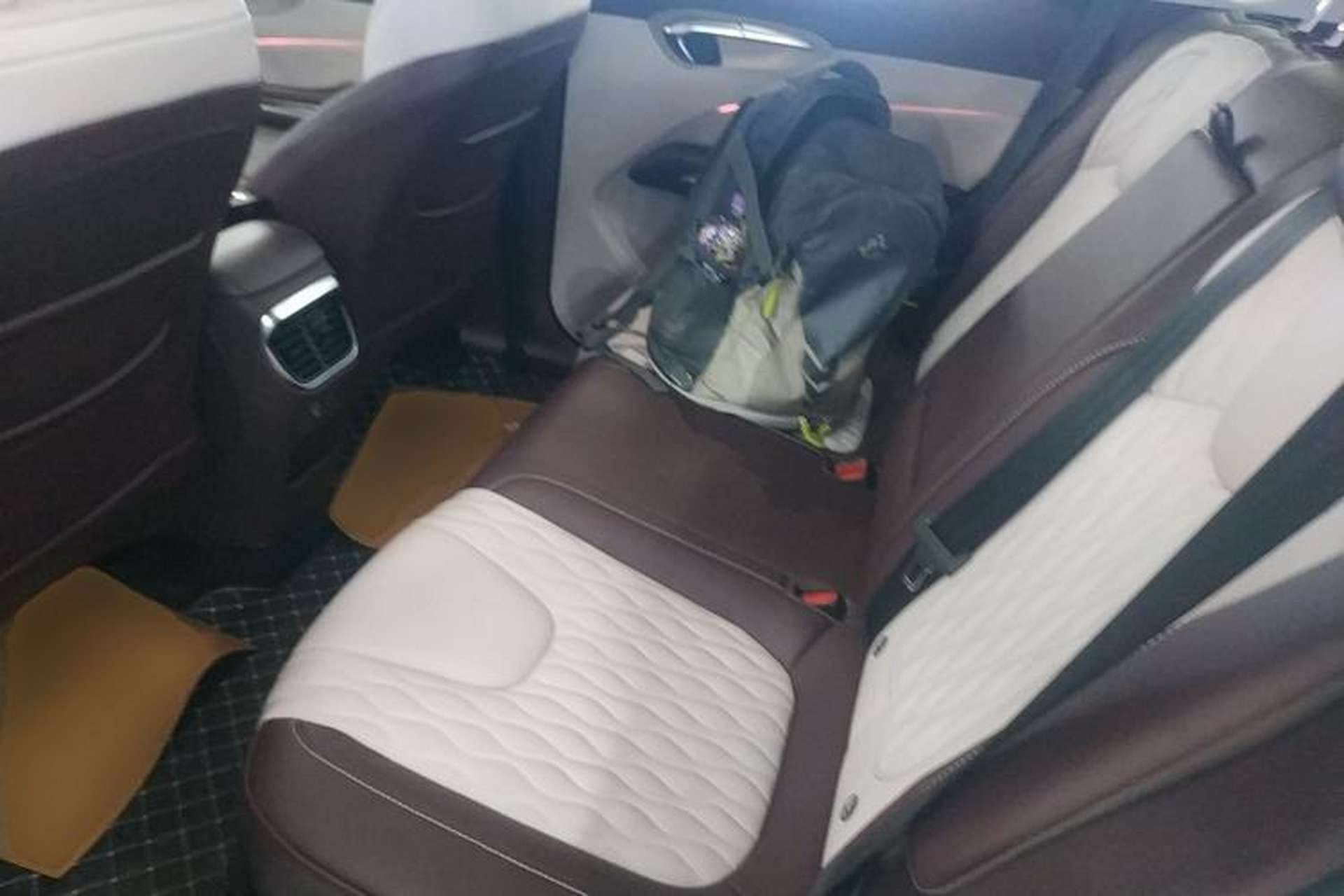 Used Bestune T90 2023 2.0T Automatic Flagship Edition Left Rear Seat