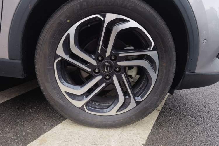 Used Bestune T90 2023 2.0T Automatic Flagship Edition Right Front Wheel Hub