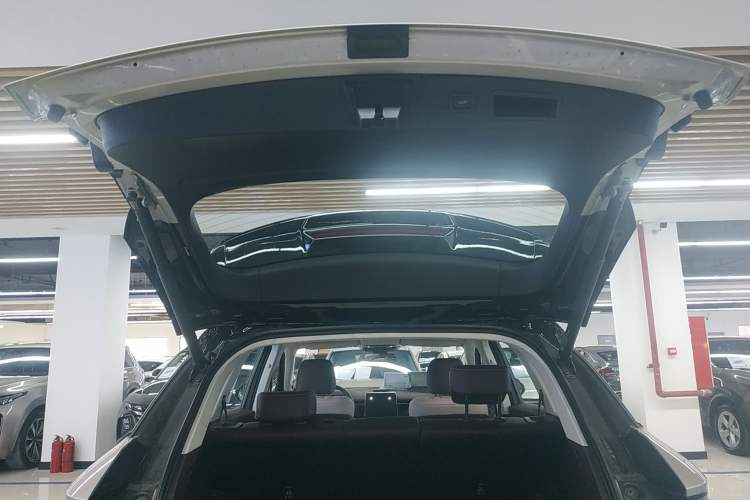 Used Bestune T90 2023 2.0T Automatic Flagship Edition Trunk