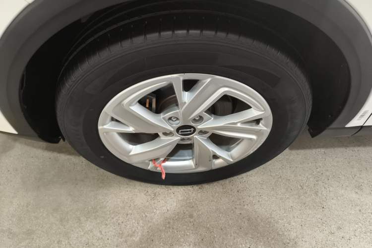 Used Bestune T90 2023 1.5T DCT Automatic Luxury Edition Left Front Wheel Hub