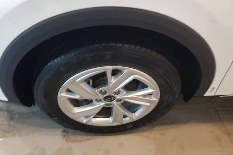 Used Bestune T90 2023 1.5T DCT Automatic Luxury Edition Left Front Wheel Hub