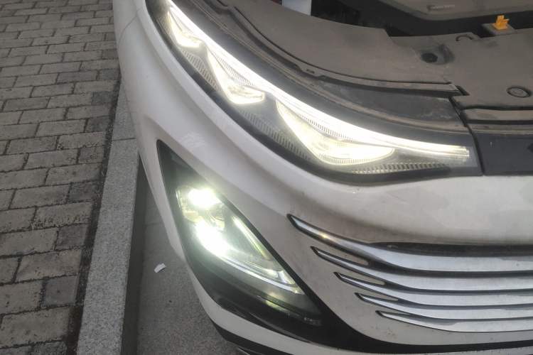 Used Bestune T90 2023 1.5T DCT Automatic Luxury Edition Right Front Headlight