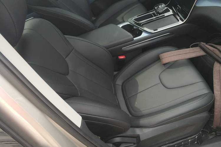 Used Bestune T90 2023 1.5T DCT Automatic Luxury Edition Right Front Seat