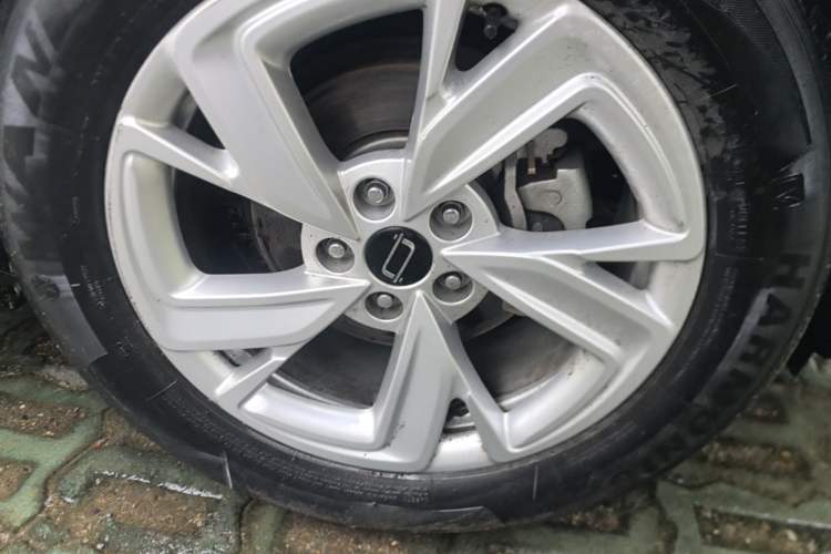 Used Bestune T90 2023 1.5T DCT Automatic Luxury Edition Right Front Wheel Hub