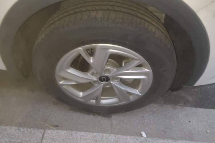 Used Bestune T90 2023 1.5T DCT Automatic Luxury Edition Right Front Wheel Hub