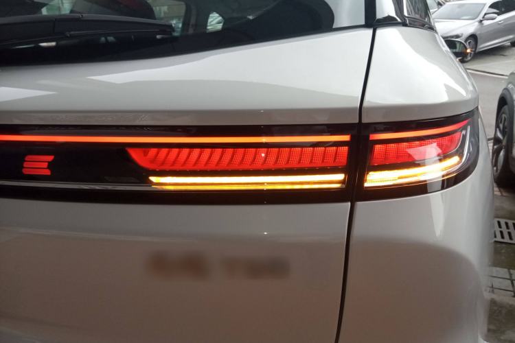 Used Bestune T90 2023 1.5T DCT Automatic Luxury Edition Right Rear Taillight