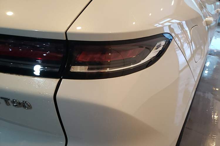 Used Bestune T90 2023 1.5T DCT Automatic Luxury Edition Right Rear Taillight