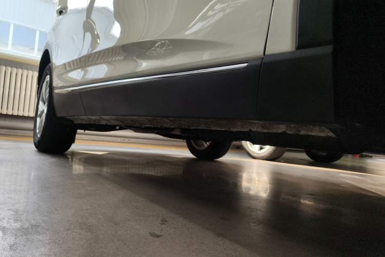 Used Bestune T90 2023 1.5T DCT Automatic Luxury Edition Right Side Sill