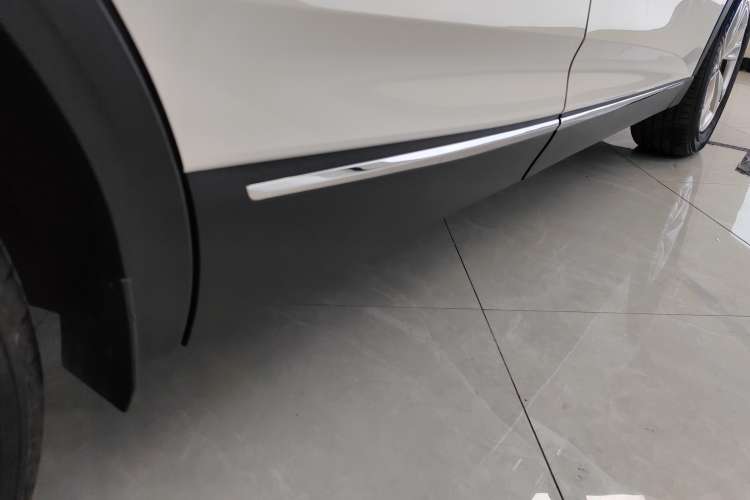 Used Bestune T90 2023 2.0T Automatic Luxury Edition Right Side Sill