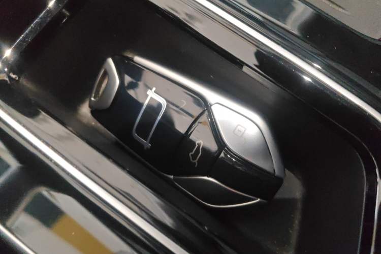 Used Bestune T90 2023 1.5T DCT Automatic Prestige Edition Vehicle Key