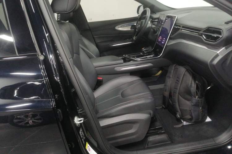 Used Bestune T90 2025 Dragon Edition 1.5T Enjoyment Model Black Knight Right Front Seat