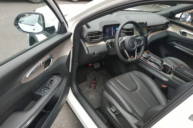 Used Bestune T90 2025 Dragon Edition 1.5T Enjoyment Model Interior 3