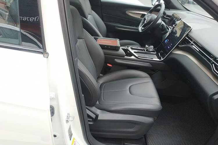Used Bestune T90 2025 Dragon Edition 1.5T Enjoyment Model Right Front Seat