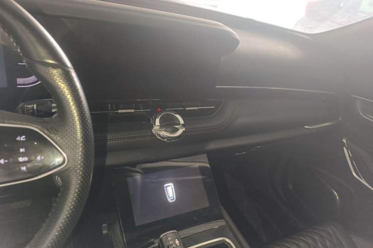 Used Bestune T99 2020 20TD Automatic Luxury Edition Audio And AC Panel