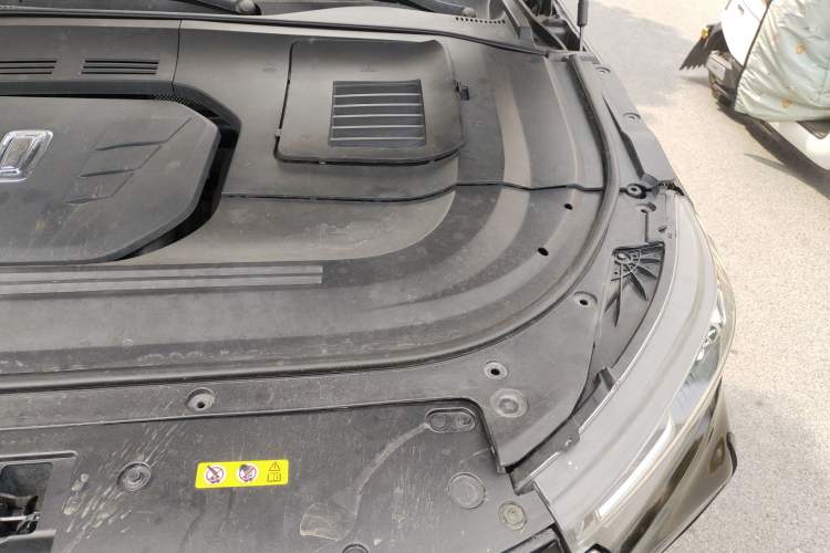 Used Bestune T99 2020 20TD Automatic Premium Edition Engine Bay Left