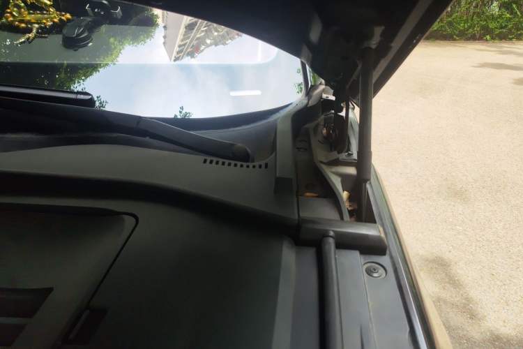Used Bestune T99 2020 20TD Automatic Premium Edition Engine Bay Left