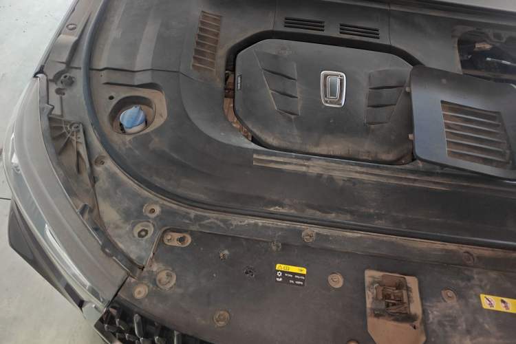 Used Bestune T99 2020 20TD Automatic Premium Edition Engine Bay Right