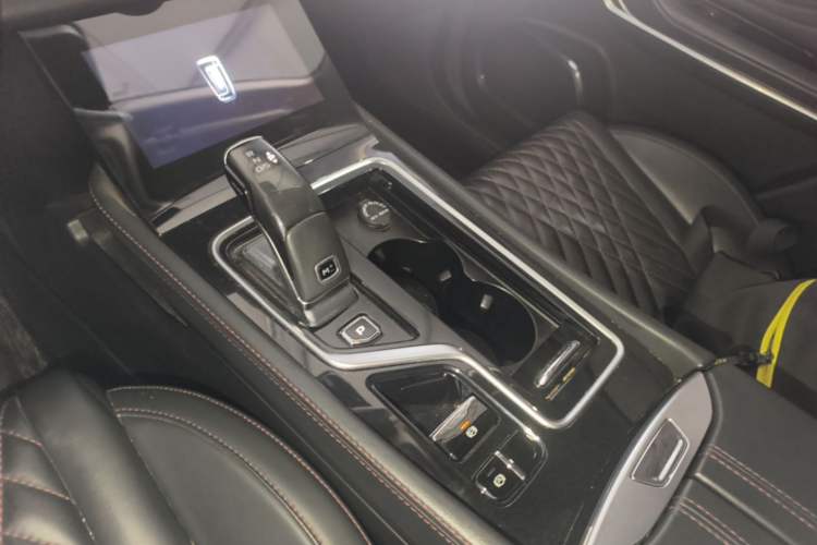 Used Bestune T99 2020 20TD Automatic Luxury Edition Gear Lever