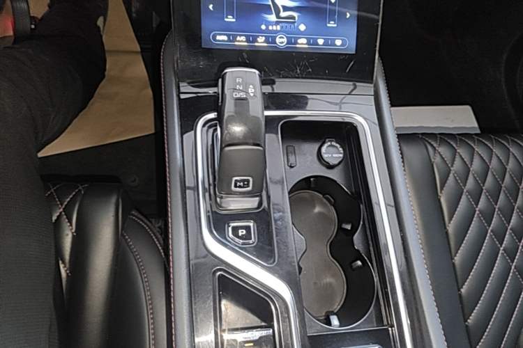 Used Bestune T99 2020 20TD Automatic Luxury Edition Gear Lever