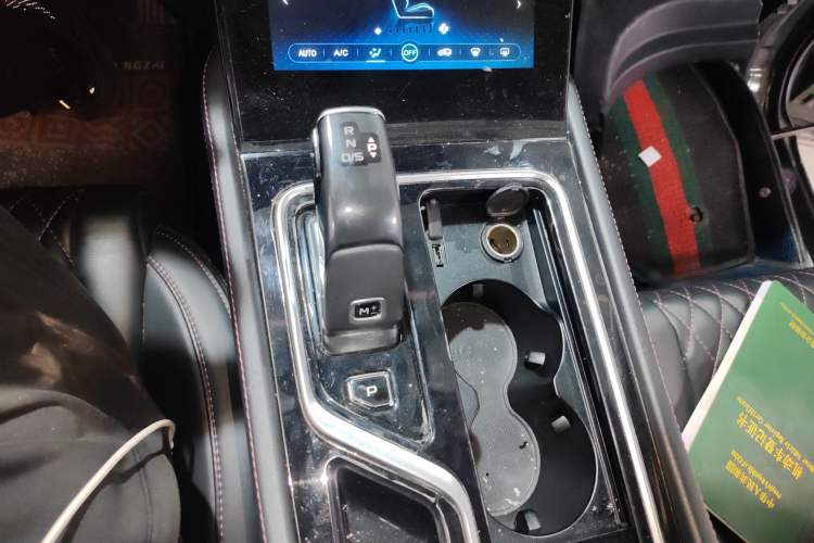 Used Bestune T99 2020 20TD Automatic Luxury Edition Gear Lever