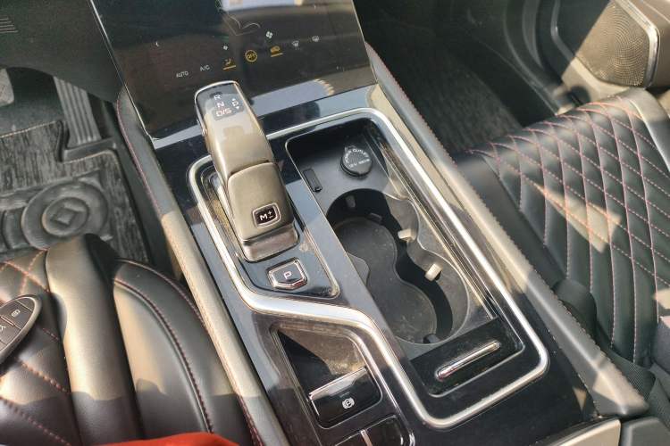Used Bestune T99 2020 20TD Automatic Luxury Edition Gear Lever