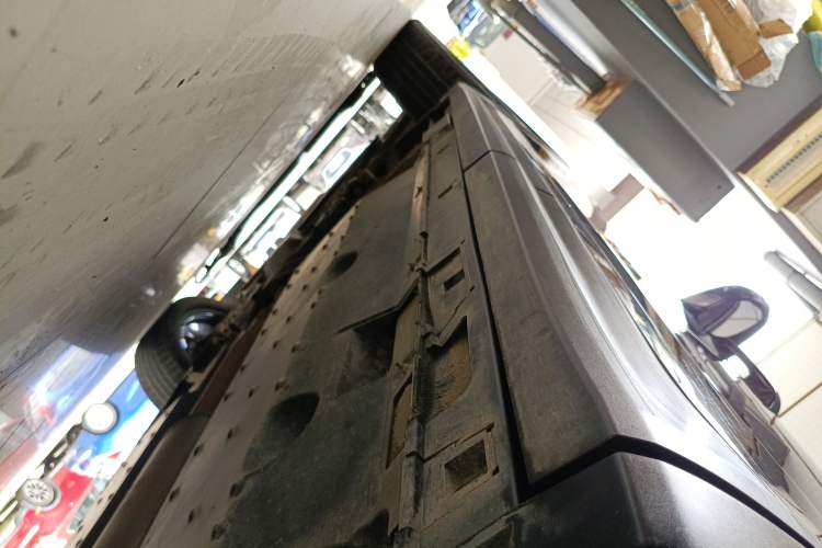 Used Bestune T99 2020 20TD Automatic Premium Edition Left Side Sill